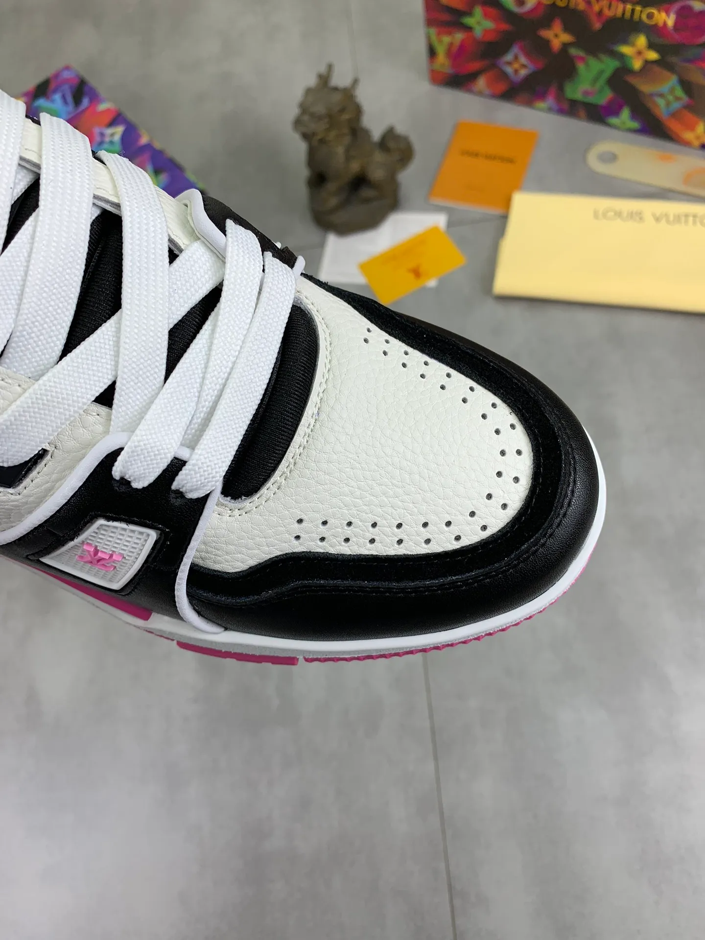 Men's shoes 💰P580 New style 💰💎💎Latest color High version 2025Louis*Vuitto* LV Traine Catwalk TRAINER outsole and fabric private model A shoe that definitely costs a lot of money and effort. This series was designed after the arrival of Vifgil. It is favored by many fans every season. Original TPU outsole Original packaging Men's size: 38-45 (46 can be customized) Color: 3️⃣ colors available (available from stock, super fast delivery)